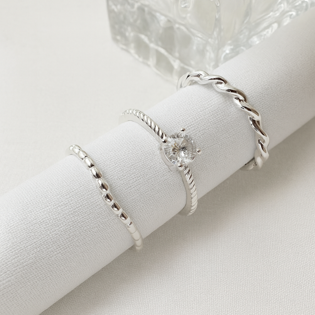 Kit 3 Anéis Femininos com Design Torcido, Solitário Cravejado banhado em Prata 925 e Ouro 18k