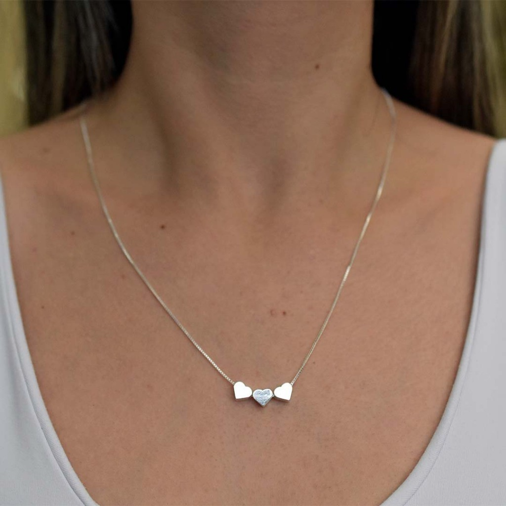Colar Três Corações – Delicadeza que representa amor