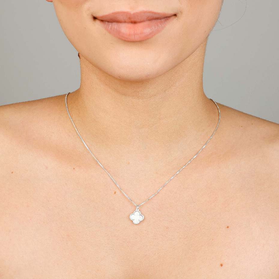 Colar Trevo Virgínia Madrepérola – Delicado e Atemporal