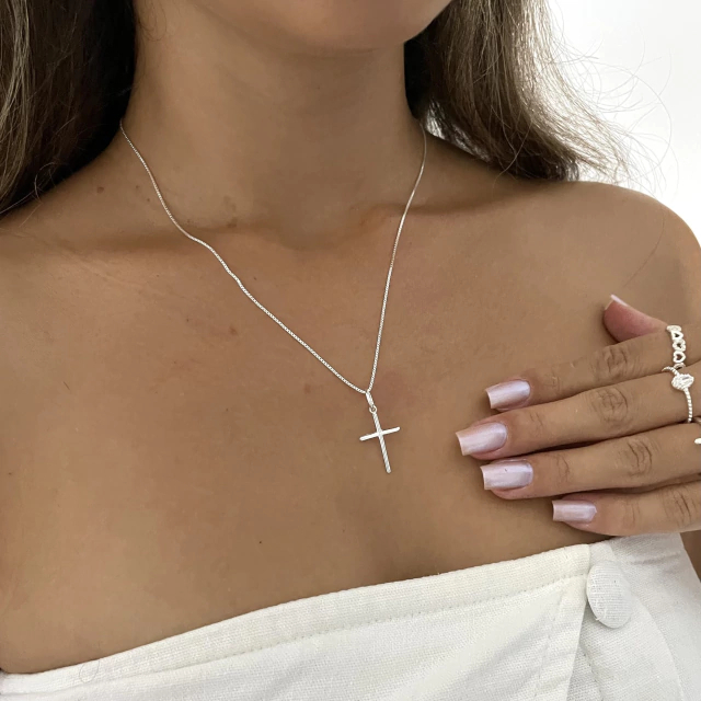 Colar com Pingente de Cruz – Proteção e Fé