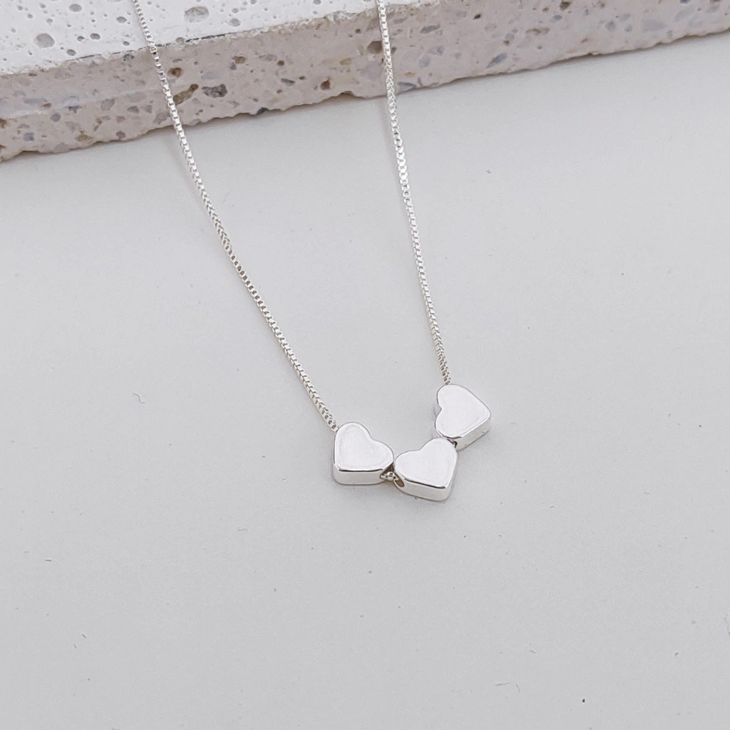 Colar Três Corações – Delicadeza que representa amor