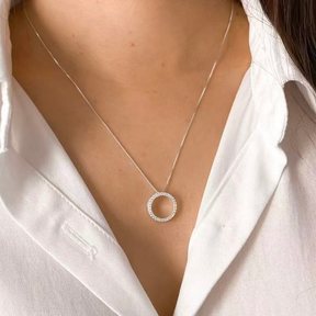 Conjunto Feminino Colar e Brincos com Pingente Redondo Vazado Zircônias Brilhantes