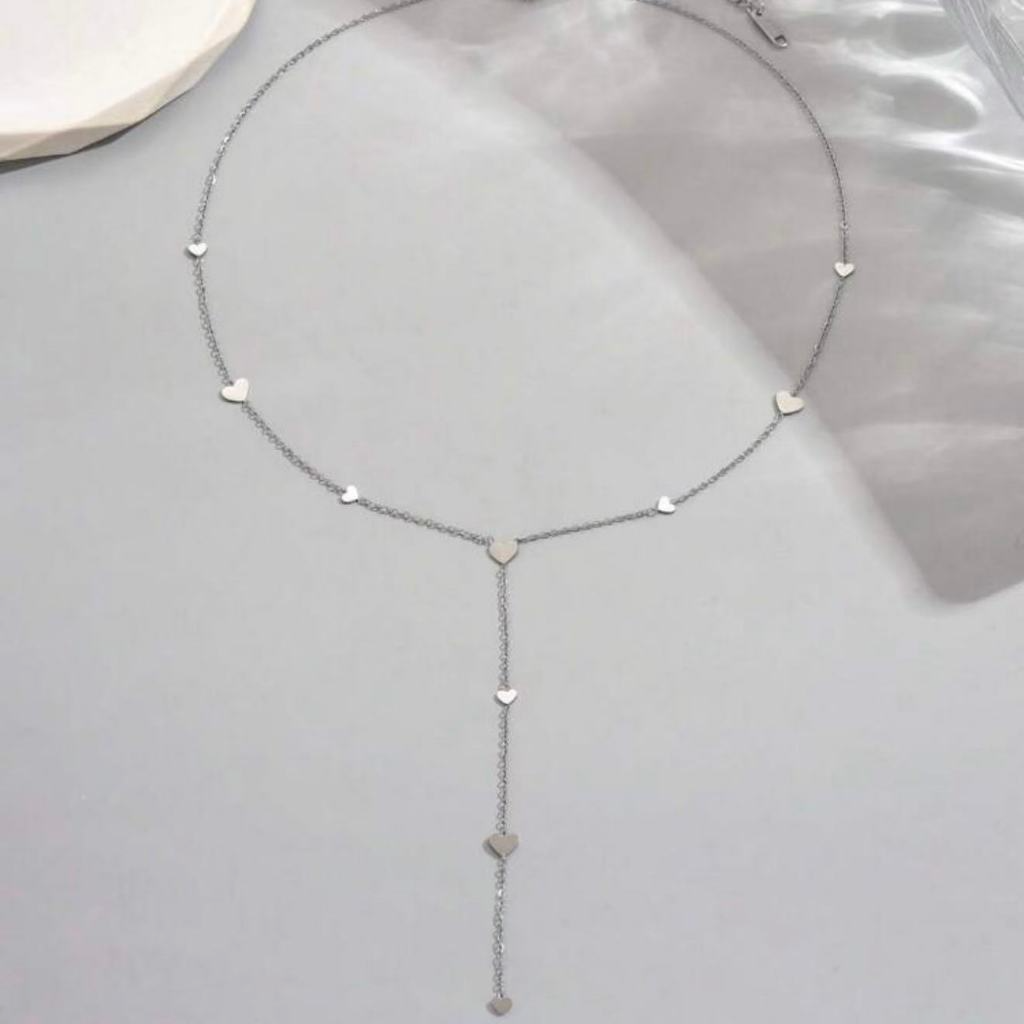 Colar Feminino em formato de Y com Corações Delicados