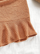 Um vestido halter puro e sexy que é justo e emagrecedor, com bordas com babados e um vestido curto que abraça os quadril para mulheres