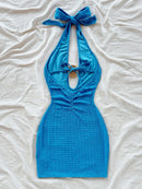 Elegante versátil tendência da moda feminina vestido de saia envoltória fora do ombro, decoração elegante no peito e design de tecido de camada dupla